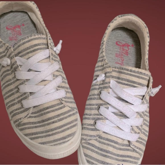 Sneakers - Picture 3 of 3